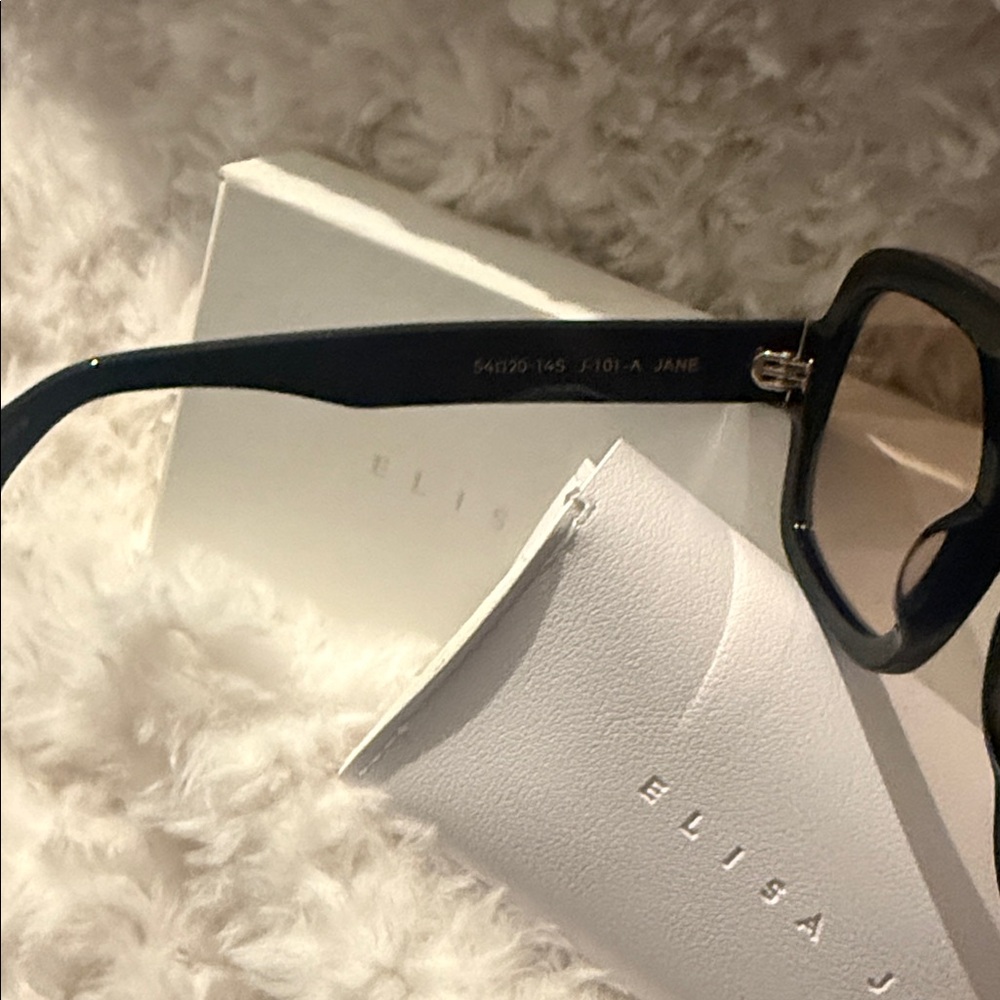 NIB! ELISA JOHNSON WOMEN'S BLACK SUNGLASSES - Picture 5 of 6